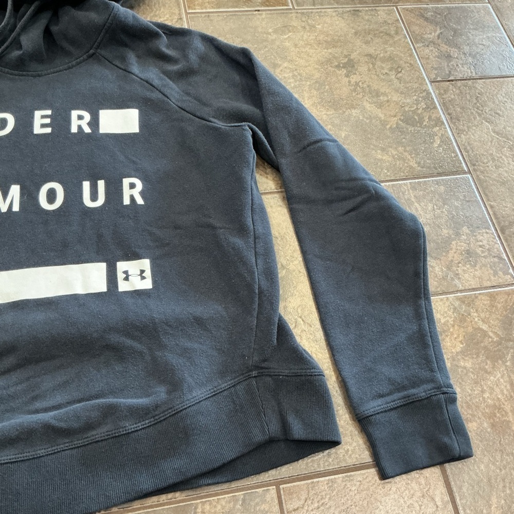 💰Make an offer, bundle and save💰 Under Armour Black/Charcoal Hoodie - Picture 3 of 4